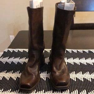 Excellent Condition FRYE ‘Heath’ leather boots!!